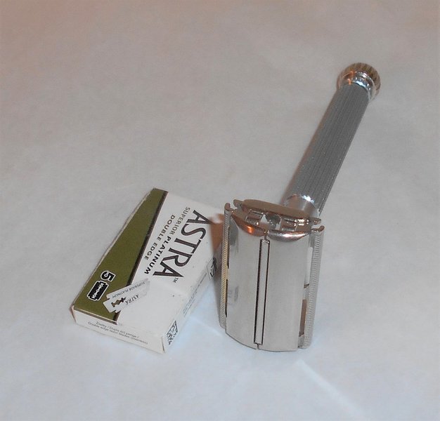 Gillette TTO 1965 Lady Gillette Razor All Original Starburst Blue K2–Z4 (2).JPG Gillette TTO 1965 Lady Gillette Razor All Original Starburst Blue K2–Z4 (2).JPG