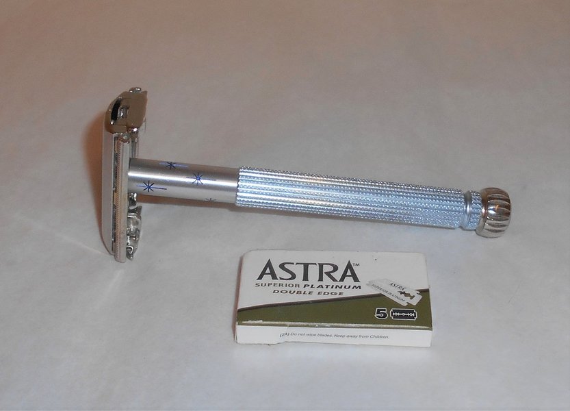 Gillette TTO 1965 Lady Gillette Razor All Original Starburst Blue K2–Z4 (8).JPG Gillette TTO 1965 Lady Gillette Razor All Original Starburst Blue K2–Z4 (8).JPG