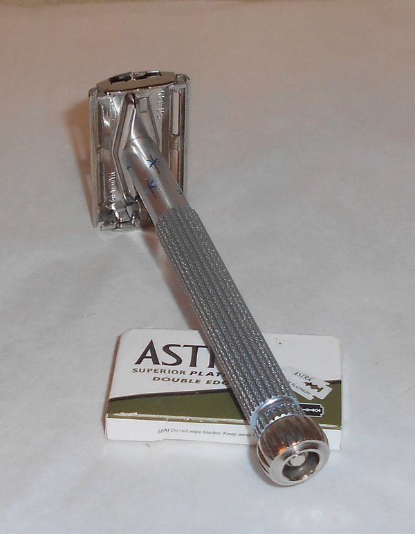 Gillette TTO 1965 Lady Gillette Razor All Original Starburst Blue K2–Z4 (10).JPG Gillette TTO 1965 Lady Gillette Razor All Original Starburst Blue K2–Z4 (10).JPG