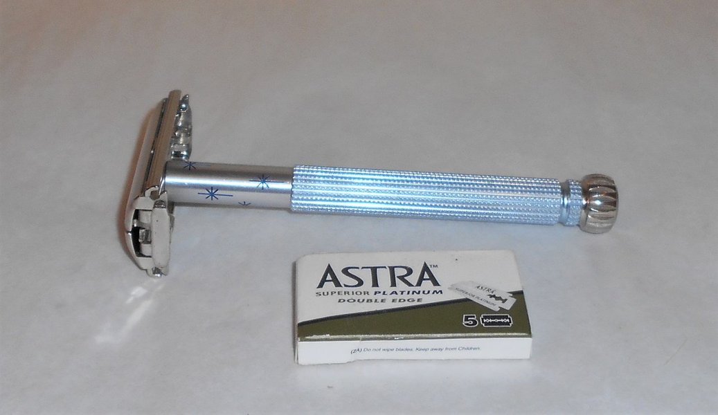 Gillette TTO 1965 Lady Gillette Razor All Original Starburst Blue K2–Z4 (20).JPG Gillette TTO 1965 Lady Gillette Razor All Original Starburst Blue K2–Z4 (20).JPG