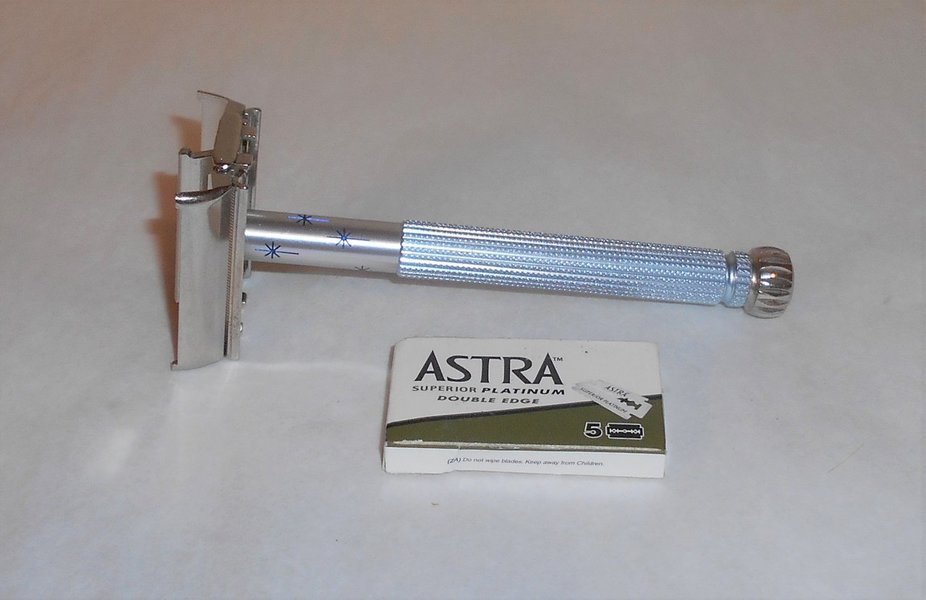 Gillette TTO 1965 Lady Gillette Razor All Original Starburst Blue K2–Z4 (23).JPG Gillette TTO 1965 Lady Gillette Razor All Original Starburst Blue K2–Z4 (23).JPG