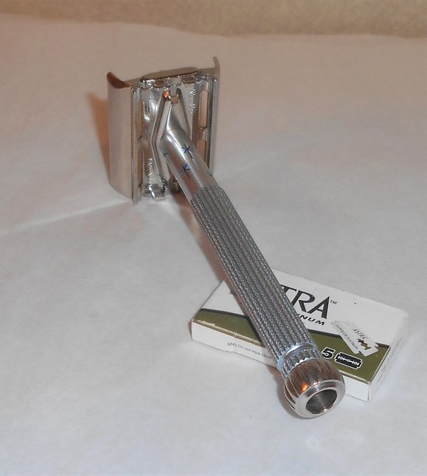 Gillette TTO 1965 Lady Gillette Razor All Original Starburst Blue K2–Z4 (25).JPG Gillette TTO 1965 Lady Gillette Razor All Original Starburst Blue K2–Z4 (25).JPG