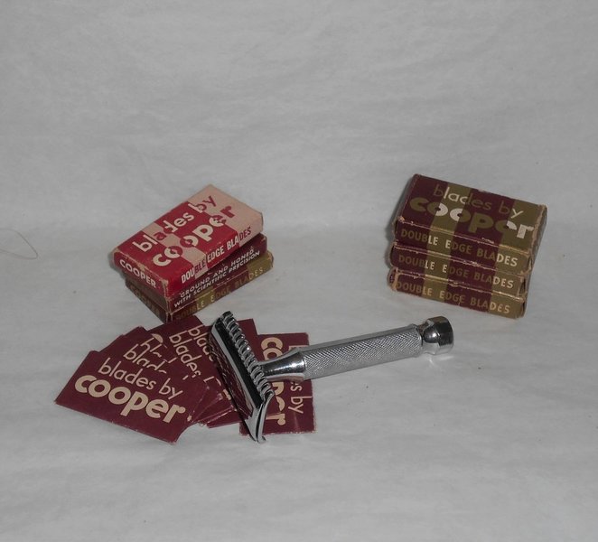 Vintage Cooper Safety Razor 1930s W 52 NOS Blades (21).JPG Vintage Cooper Safety Razor 1930s W 52 NOS Blades (21).JPG