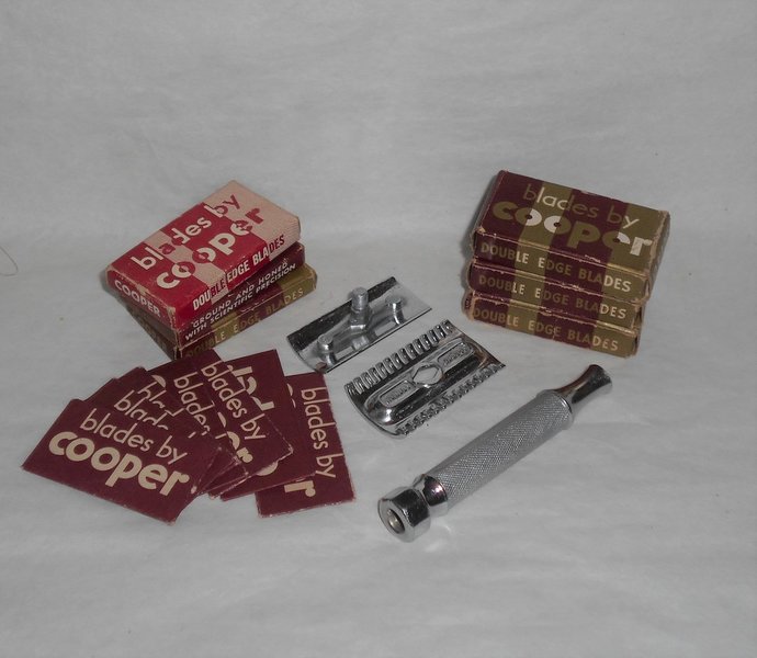 Vintage Cooper Safety Razor 1930s W 52 NOS Blades (27).JPG Vintage Cooper Safety Razor 1930s W 52 NOS Blades (27).JPG
