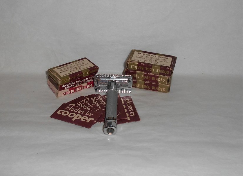 Vintage Cooper Safety Razor 1930s W 52 NOS Blades | ShavingUniverse.com