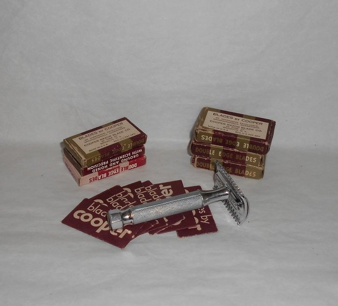 Vintage Cooper Safety Razor 1930s W 52 NOS Blades (46).JPG Vintage Cooper Safety Razor 1930s W 52 NOS Blades (46).JPG