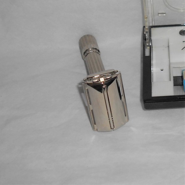 Gillette Fat Boy Razor Adjustable Refurbished RePlated Mirror Nickel F4–16Y (39).JPG Gillette Fat Boy Razor Adjustable Refurbished RePlated Mirror Nickel F4–16Y (39).JPG