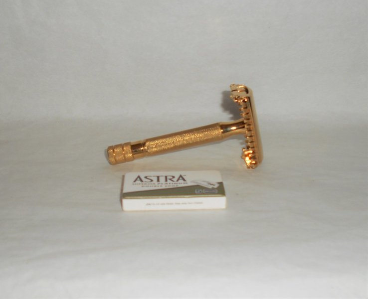 Vintage Gillette 1937 Sheraton Safety Razor Refurbished Replated 24 Karat Gold (12).JPG Vintage Gillette 1937 Sheraton Safety Razor Refurbished Replated 24 Karat Gold (12).JPG