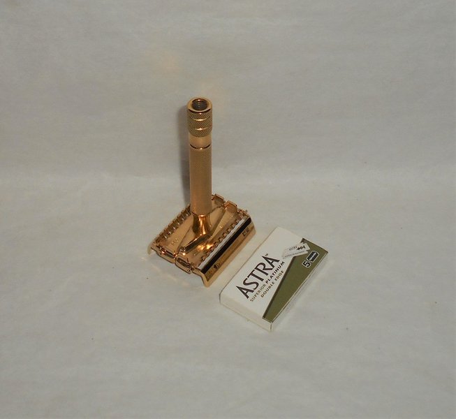 Vintage Gillette 1937 Sheraton Safety Razor Refurbished Replated 24 Karat Gold (35).JPG