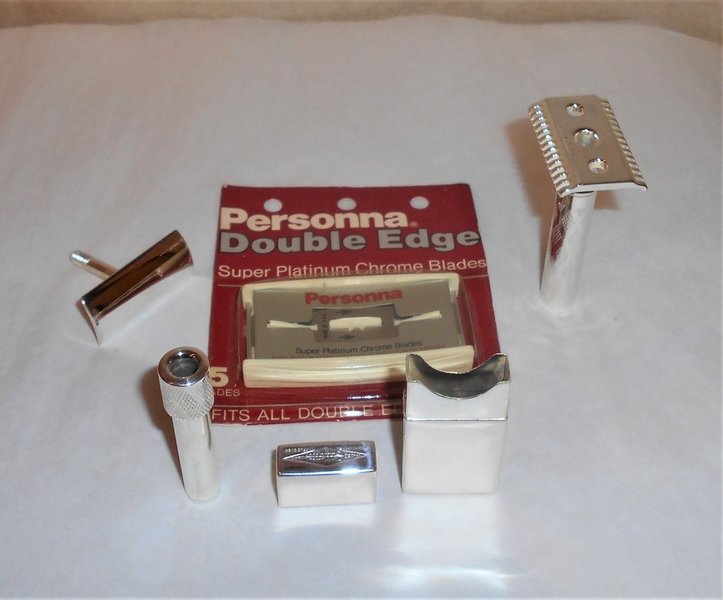 Gillette Razor Bostonian 1925 Three-Piece Refurbished Replated Silver 553983B (1).JPG Gillette Razor Bostonian 1925 Three-Piece Refurbished Replated Silver 553983B (1).JPG