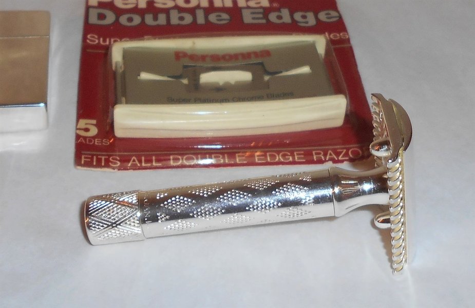 Gillette Razor Bostonian 1925 Three-Piece Refurbished Replated Silver 553983B (16).JPG Gillette Razor Bostonian 1925 Three-Piece Refurbished Replated Silver 553983B (16).JPG