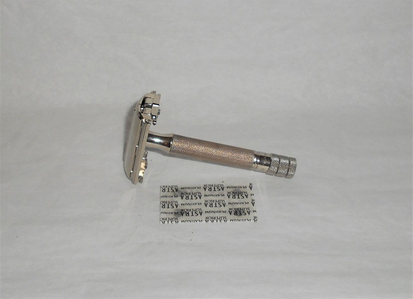 Gillette 1941 Ranger Tech Safety Razor Vintage Superspeed All Original (10).JPG Gillette 1941 Ranger Tech Safety Razor Vintage Superspeed All Original (10).JPG