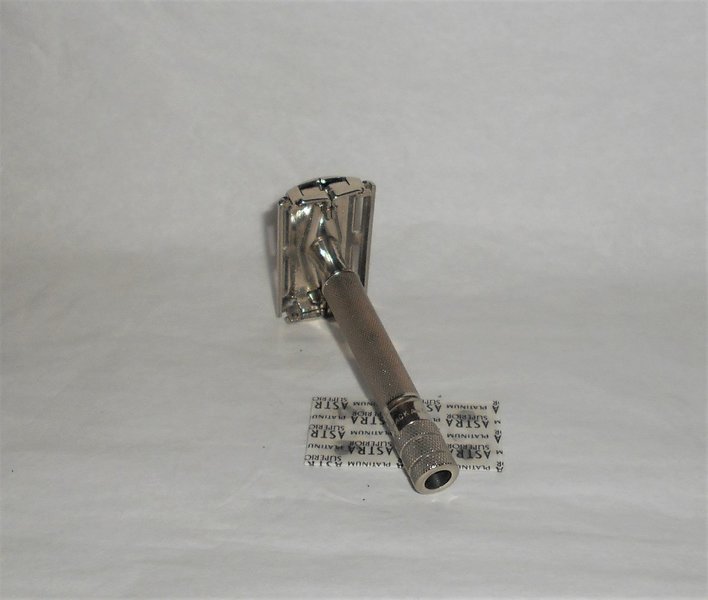 Gillette 1941 Ranger Tech Safety Razor Vintage Superspeed All Original (11).JPG Gillette 1941 Ranger Tech Safety Razor Vintage Superspeed All Original (11).JPG