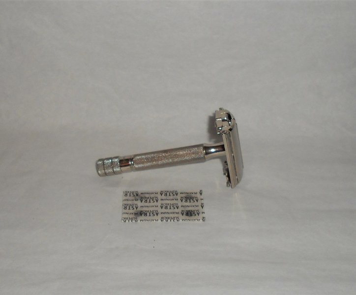 Gillette 1941 Ranger Tech Safety Razor Vintage Superspeed All Original (15).JPG Gillette 1941 Ranger Tech Safety Razor Vintage Superspeed All Original (15).JPG