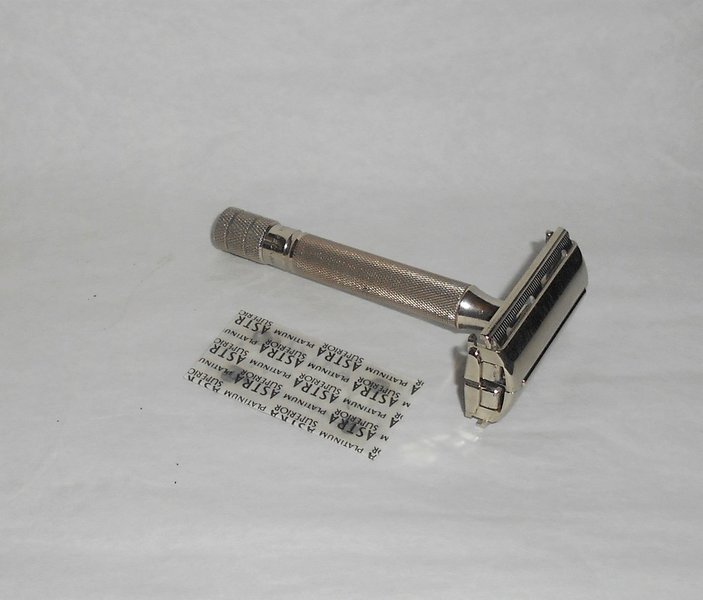 Gillette 1941 Ranger Tech Safety Razor Vintage Superspeed All Original (17).JPG Gillette 1941 Ranger Tech Safety Razor Vintage Superspeed All Original (17).JPG