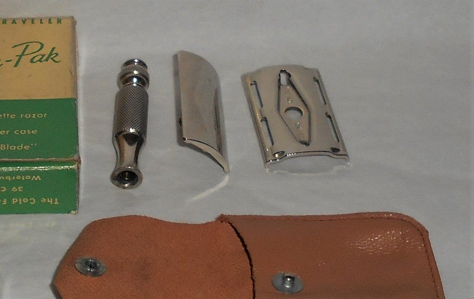 1956 Gillette Travel Razor W Case Blades And Original Box B–1 (15).JPG