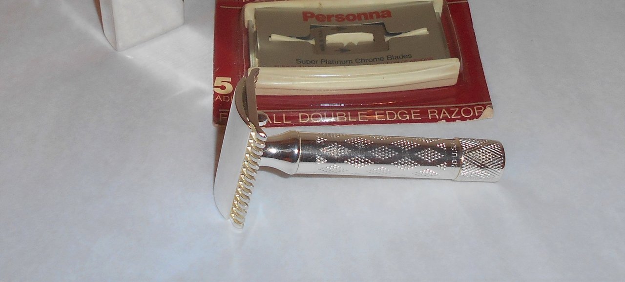 Gillette Razor Bostonian 1925 Three-Piece Refurbished Replated Silver 553983B (4).JPG
