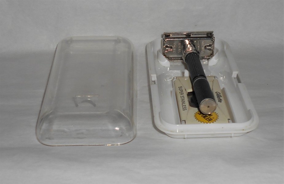 Gillette 1976 Long Handle Black Beauty W3 Case Blades (10).JPG Gillette 1976 Long Handle Black Beauty W3 Case Blades (10).JPG