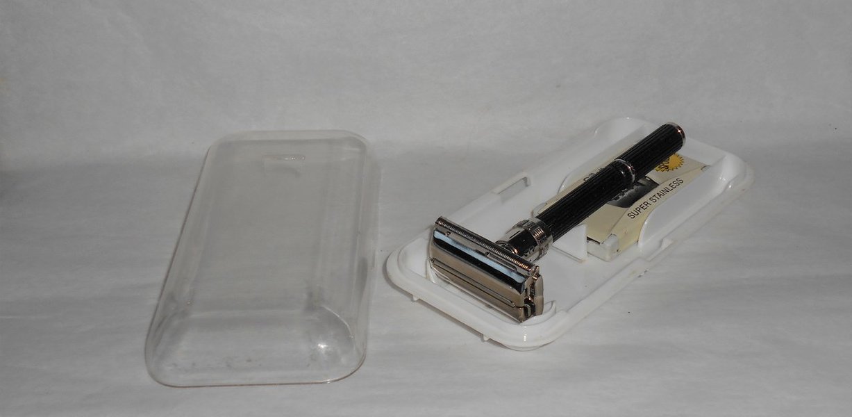 Gillette 1976 Long Handle Black Beauty W3 Case Blades (15).JPG Gillette 1976 Long Handle Black Beauty W3 Case Blades (15).JPG