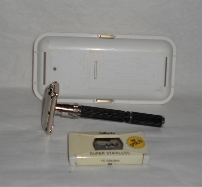 Gillette 1976 Long Handle Black Beauty W3 Case Blades (20).JPG Gillette 1976 Long Handle Black Beauty W3 Case Blades (20).JPG
