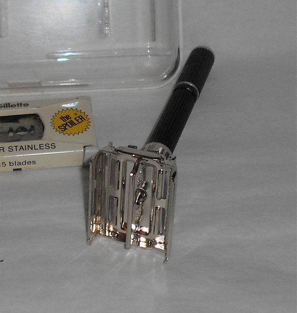 Gillette 1976 Long Handle Black Beauty W3 Case Blades (47).JPG Gillette 1976 Long Handle Black Beauty W3 Case Blades (47).JPG