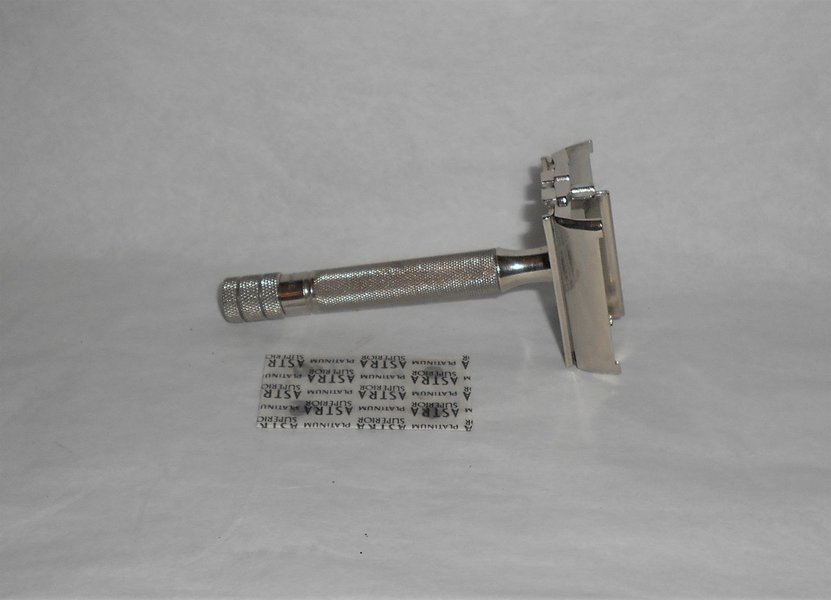 Gillette 1941 Ranger Tech Safety Razor Vintage Superspeed All Original (29).JPG Gillette 1941 Ranger Tech Safety Razor Vintage Superspeed All Original (29).JPG