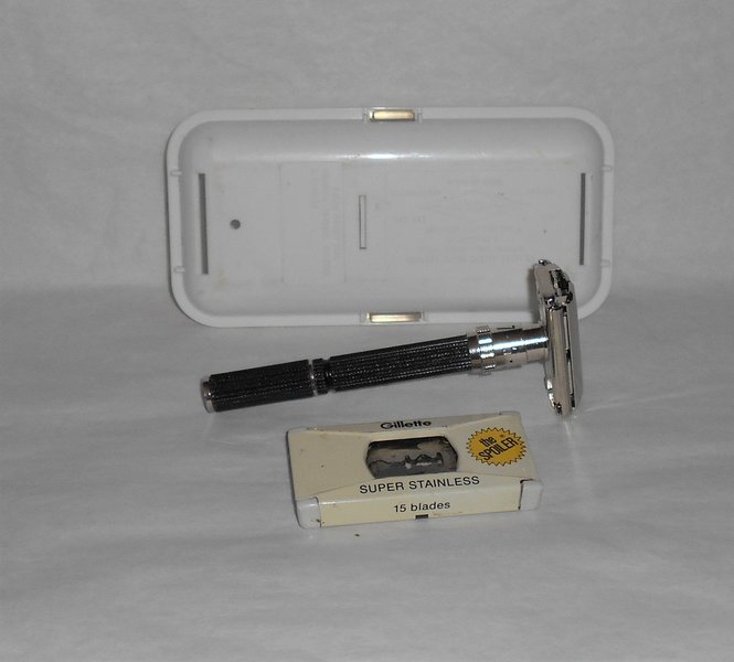 Gillette 1976 Long Handle Black Beauty W3 Case Blades (31).JPG Gillette 1976 Long Handle Black Beauty W3 Case Blades (31).JPG
