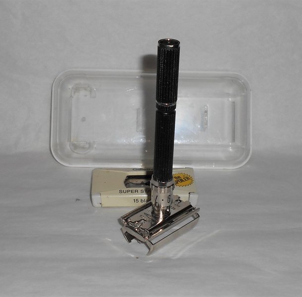 Gillette 1976 Long Handle Black Beauty W3 Case Blades (54).JPG Gillette 1976 Long Handle Black Beauty W3 Case Blades (54).JPG