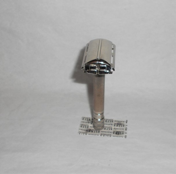 Gillette 1941 Ranger Tech Safety Razor Vintage Superspeed All Original (1).JPG Gillette 1941 Ranger Tech Safety Razor Vintage Superspeed All Original (1).JPG