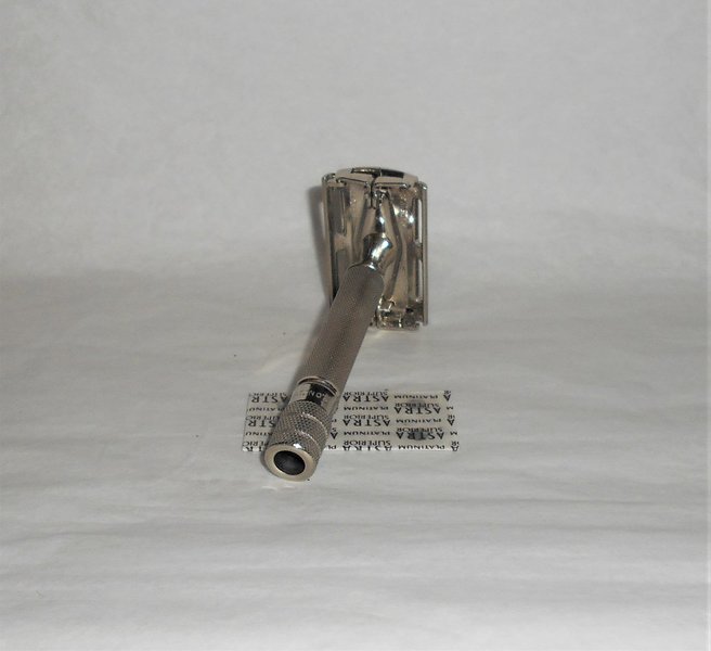 Gillette 1941 Ranger Tech Safety Razor Vintage Superspeed All Original (14).JPG Gillette 1941 Ranger Tech Safety Razor Vintage Superspeed All Original (14).JPG
