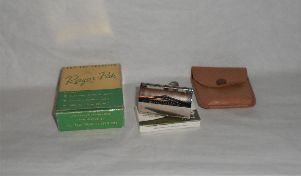 1956 Gillette Travel Razor W Case Blades And Original Box B–1 (1).JPG