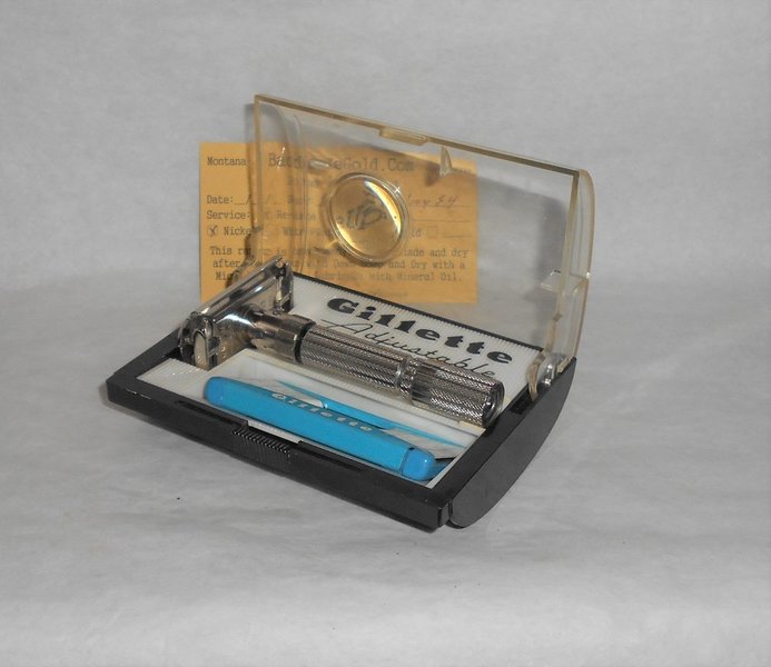 Gillette 1959 Fat Boy Razor W Case Blades Refurbished Replated Mirror Nickel E4–0X (18).JPG
