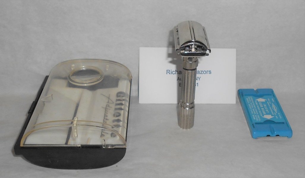 Gillette 1959 Fat Boy Razor W Case Blades Refurbished Replated Mirror Nickel E4–0X (72).JPG