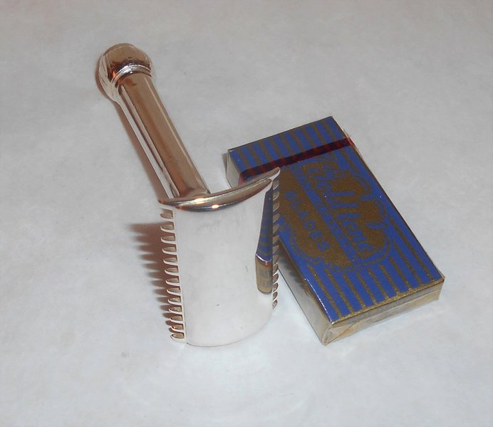 1916 Gillette Extremely Scarce Refurbished Re-Plated ABC Razor W Blade (48).JPG