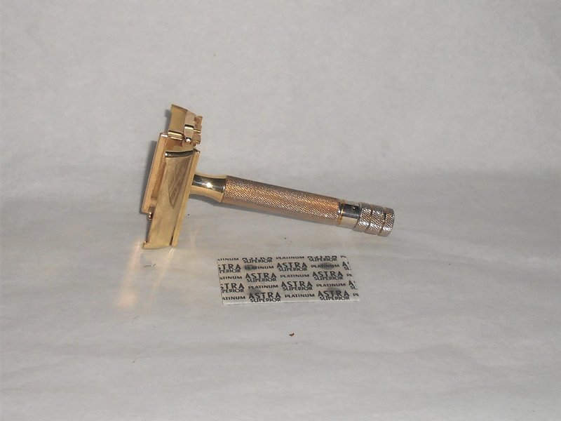 Gillette 1937 Sheraton safety razor TTO 7A (20).JPG Gillette 1937 Sheraton safety razor TTO 7A (20).JPG