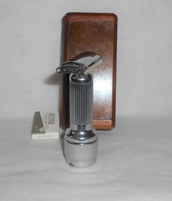 1946 Vintage Staley Live Blade Razor in Puzzle Box (29).JPG