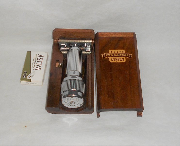 1946 Vintage Staley Live Blade Razor in Puzzle Box (48).JPG