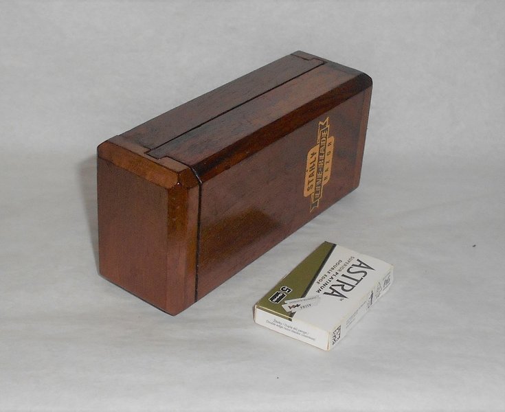 1946 Vintage Staley Live Blade Razor in Puzzle Box (77).JPG