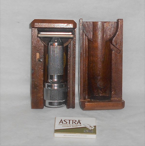 1946 Vintage Staley Live Blade Razor in Puzzle Box (85).JPG