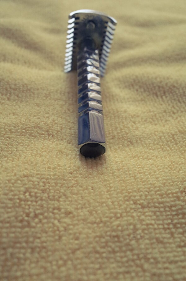 Palmera Open Comb Safety Razor %2263%22, Spain 5.JPG
