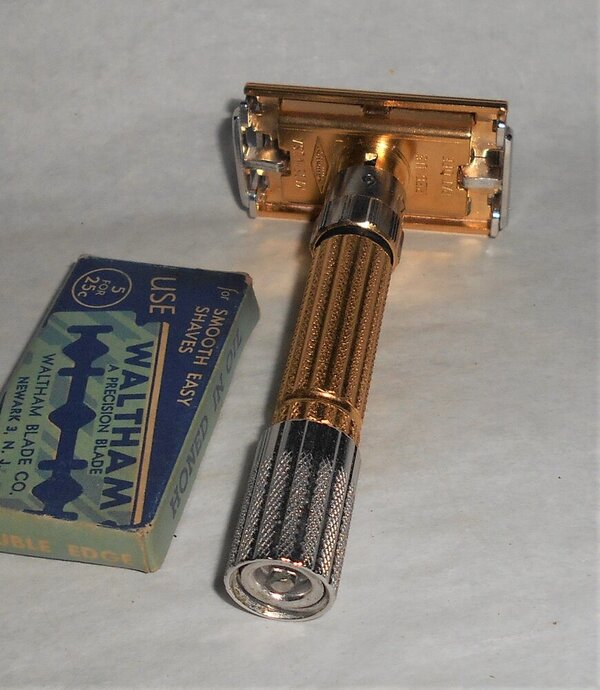 Gillette 1961 Fat Boy Razor TTO Refurbished Replated 24 Karat Gold White Platinum G1–09 (19).JPG