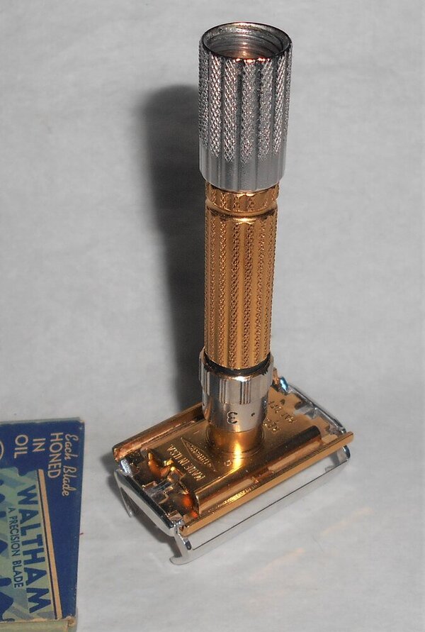 Gillette 1961 Fat Boy Razor TTO Refurbished Replated 24 Karat Gold White Platinum G1–09 (50).JPG