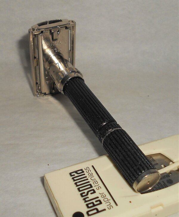 Gillette Super Adjustable Black Beauty Adjustable Razor 1969 TTO O–1 (14).JPG