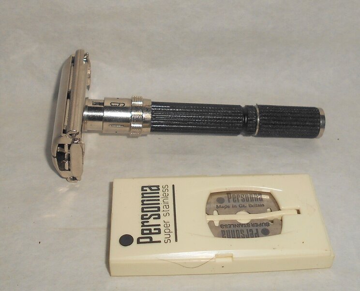 Gillette Super Adjustable Black Beauty Adjustable Razor 1969 TTO O–1 (29).JPG