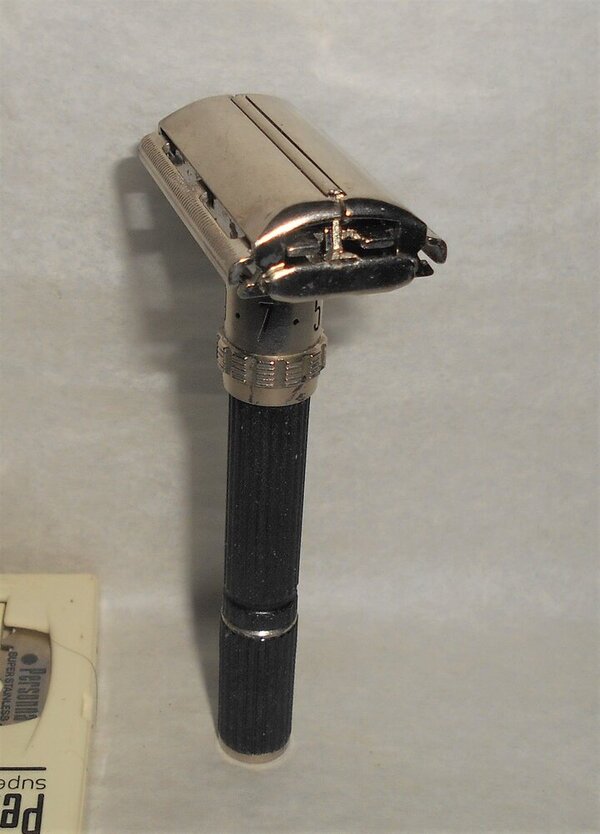 Gillette Super Adjustable Black Beauty Adjustable Razor 1969 TTO O–1 (77).JPG