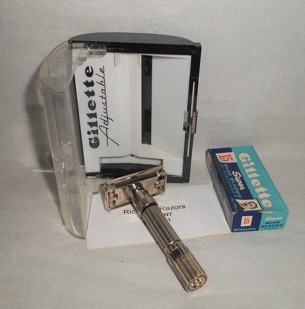 Gillette 1960 Fat Boy Razor W Case Blades Refurbished Replated Mirror Nickel F3–BB (45).JPG