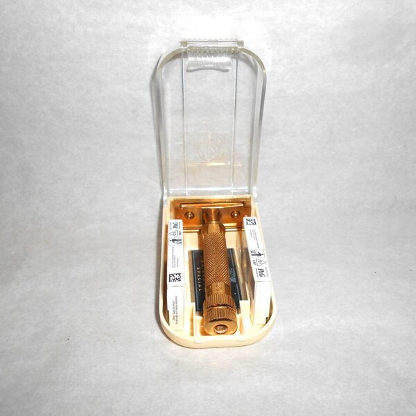 Merkur 34G HD Gold is a Safety Razor W Case Blades made in Germany (59).JPG