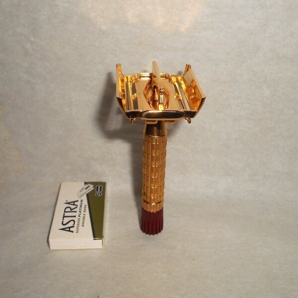 Gillette Red Tip Razor 1956 Refurbished Replated 24 Karat Gold B4–19 (55).JPG Gillette Red Tip Razor 1956 Refurbished Replated 24 Karat Gold B4–19 (55).JPG