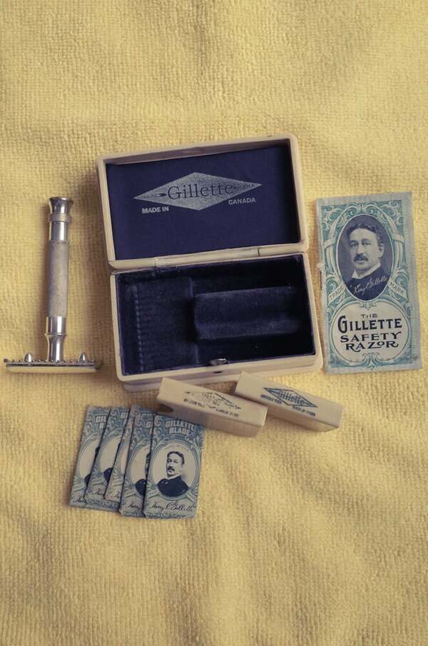 Gillette %22Old Type%22 Bell Tube Handle Aristocrat Razor, 50g, #013350, 1916? Canada 8.JPG