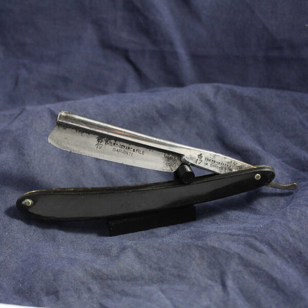 Coupe-choux Thiers-Issard 17 Frameback (1).JPG